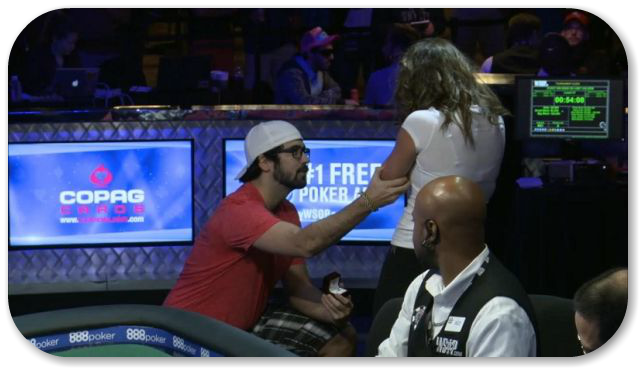 Jason Mercier proposing to Natasha at a 2016 WSOP final table